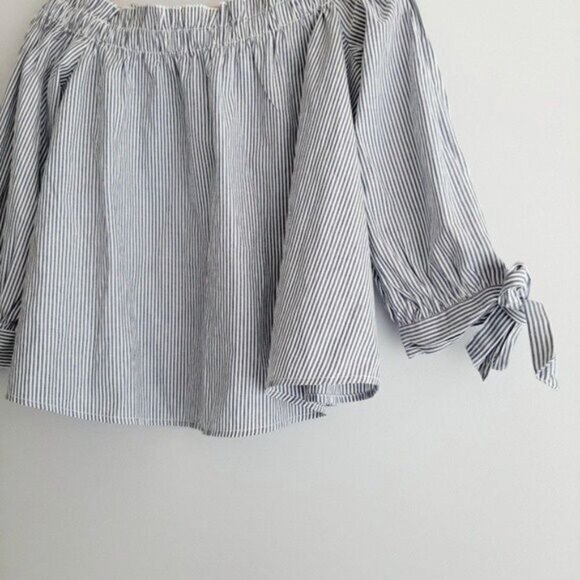 AMERICAN EAGLE Off Shoulder Smocked Blouse Pin Striped Top Sz M - Picture 6 of 14